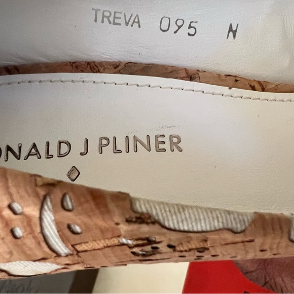 Donald J Pliner TREVA FLORAL CORK POINTED TOE PUMPS IN NATURAL/WHITE - Picture 4 of 5